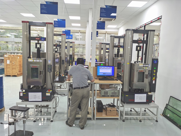 圖片新聞：回訪威巴克減震器力學(xué)測(cè)試實(shí)驗(yàn)室