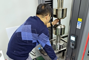 復(fù)合材料專用試驗(yàn)機(jī)，助力我國(guó)衛(wèi)星裝備事業(yè)